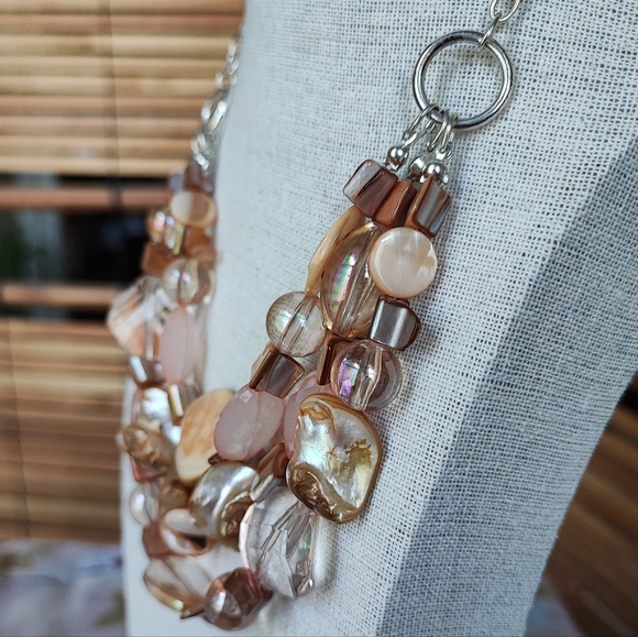 Triple Strand Shell Acrylic Plastic Beaded Vintage Necklace MOP Beachcore - Picture 2 of 10